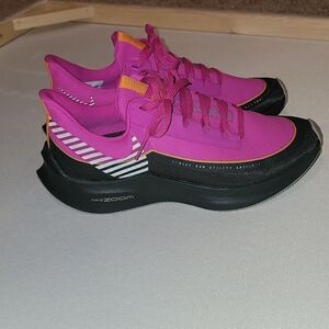 Nike Zoom Winflo 6 Shield Run Utility Fire Pink Womens Size 8